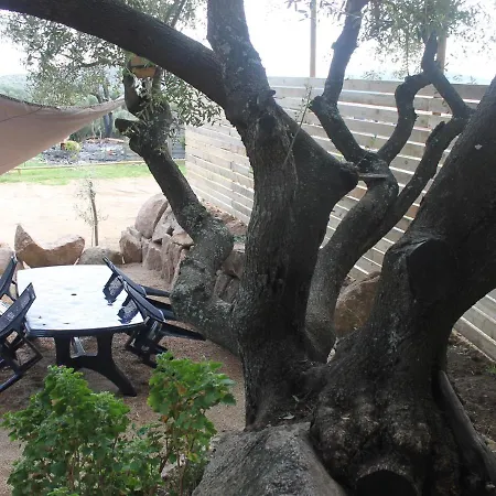 Les Hauts De Frisella Guest house