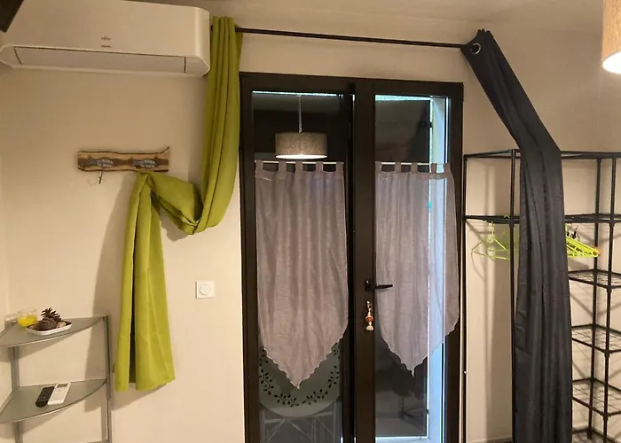 Les Hauts De Frisella Pensjonat