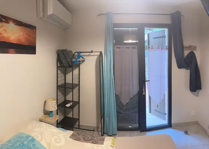 Les Hauts De Frisella Πανσιόν 3*